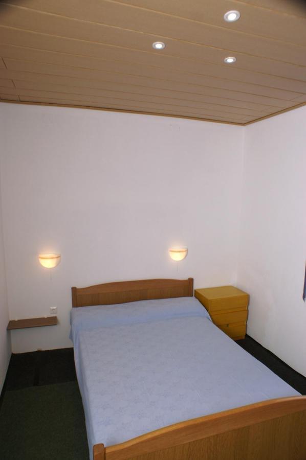 Apartments By The Sea Mandre, Pag - 4098 Екстер'єр фото